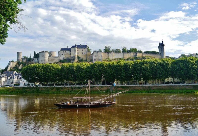 پرونده:Chinon Château de Chinon.jpg