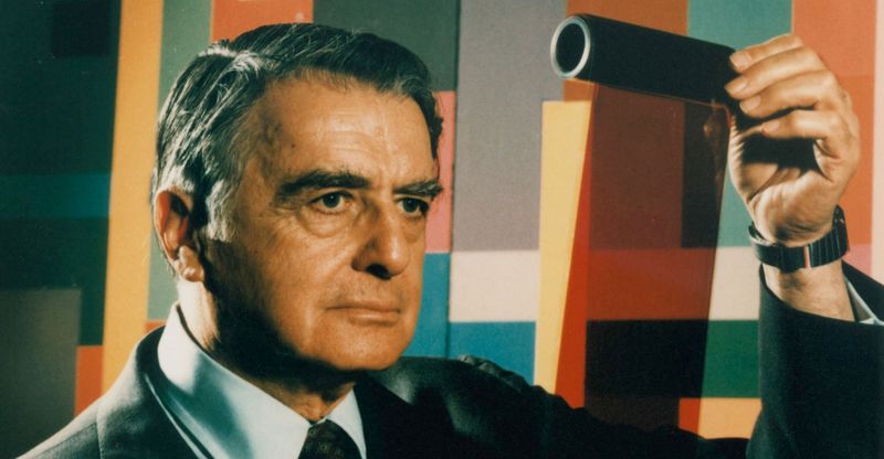 پرونده:Edwin-land-2156-1120.jpg