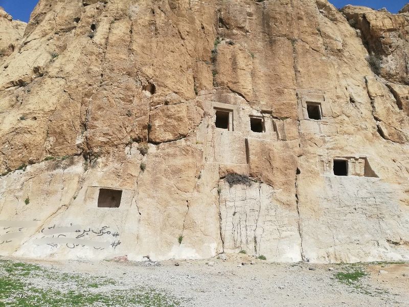 پرونده:2042156517.jpg