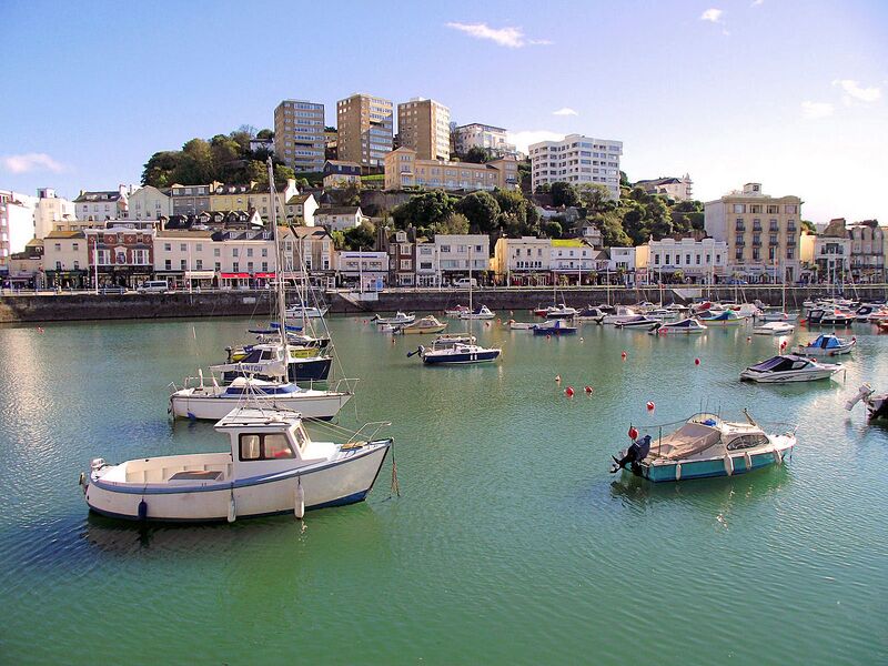 پرونده:1280px-Torquay harbour october 2012.jpg