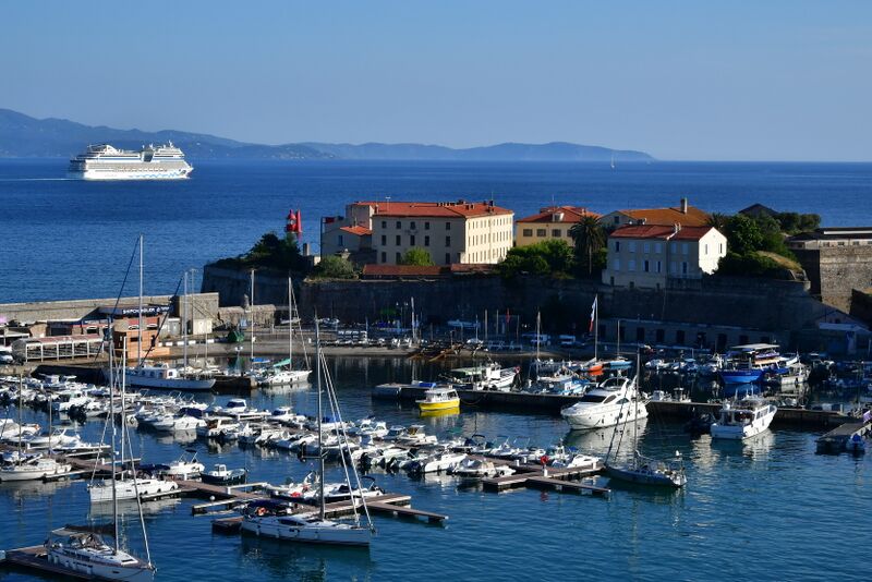 پرونده:2016 Ajaccio (1).jpg