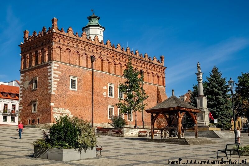 پرونده:عمارت شهرداری ساندومیش.jpg