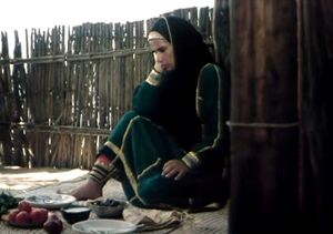 عاطفه رضوی در صحنهای از فیلم