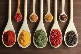برخی از مواد و محصولات گیاهی که به عنوان طعمدهنده به کار میروند