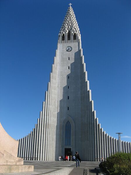پرونده:Reykjavik's church.jpg