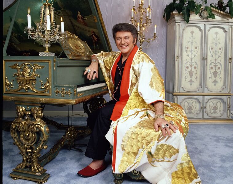 پرونده:Liberace, Wladziu Valentino.jpg