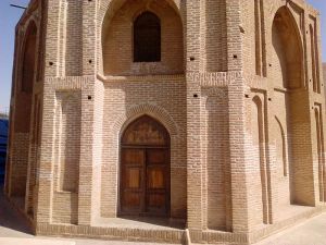 نمای ورودی یکی از مقبرهها