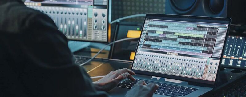 پرونده:Electronic music.jpg