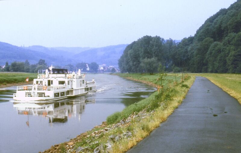 پرونده:Weserradweg b Oedelsheim.jpg