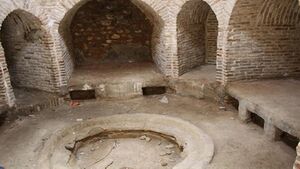2042190977-4.jpg