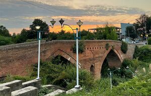 2042190835-3.jpg