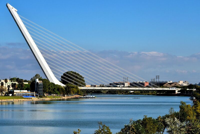 پرونده:Seville-Cartuja-Island-Puente-del-Alamillo-1440x971.jpg