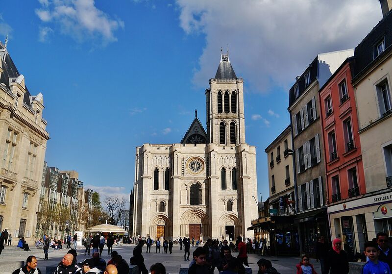 پرونده:Saint-Denis Basilique Saint-Denis Fassade 1.jpg