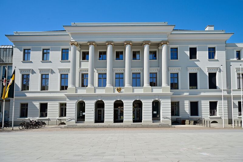 پرونده:35184800-1.jpg