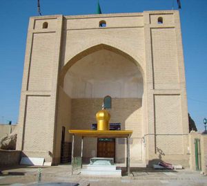 نمایی از ایوان بقعه