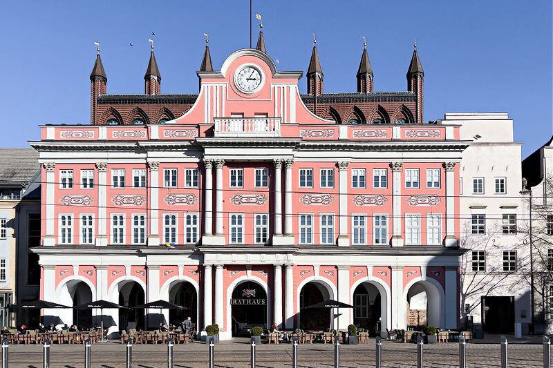 پرونده:Rathaus-Rostock-Sehenswuerdigkeiten.jpg