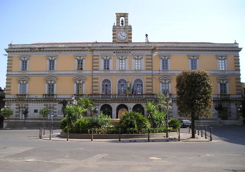 پرونده:Municipio Afragola.jpg