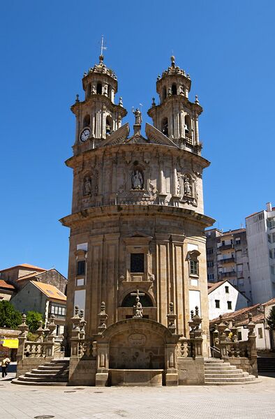 پرونده:Pontevedra-009-2-virgen-peregrina.jpg