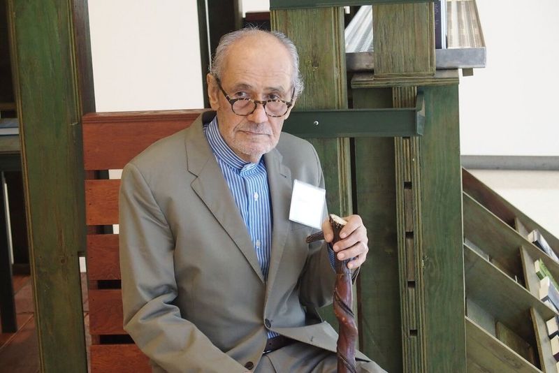 پرونده:سیا ارمجانی.jpg