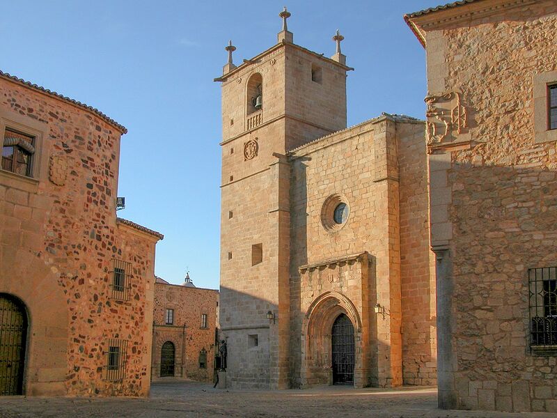 پرونده:1280px-Concatedral de Caceres.jpg