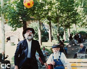 هادی اسلامی در یکی از صحنه‌های فیلم