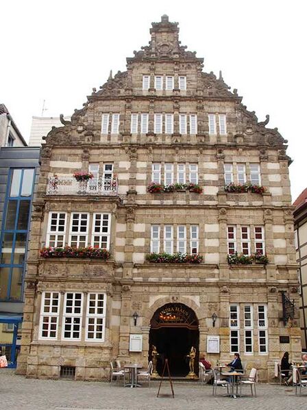 پرونده:Hameln-rundgang-rattenfaengerhaus-fassade.jpg