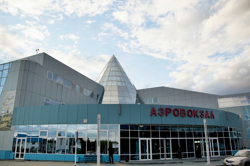 پرونده:Khanty-Mansiysk Airport.jpg