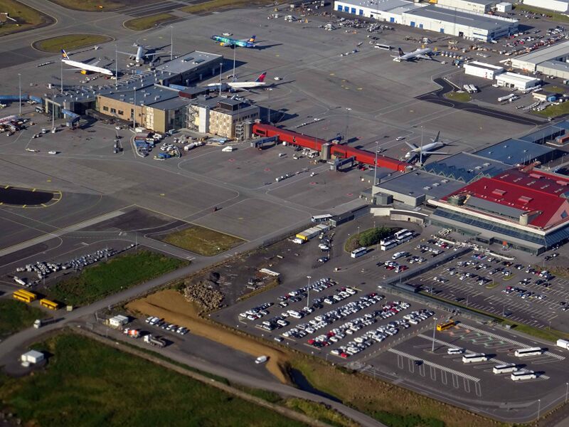 پرونده:KEF AIRPORT FROM TF-FIV (26110131918).jpg