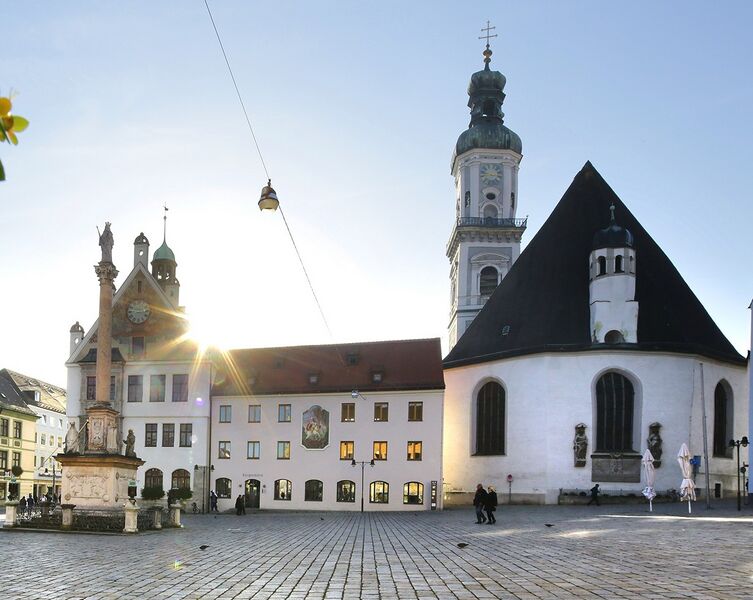 پرونده:Marienplatz-Freising-am-späten.jpg