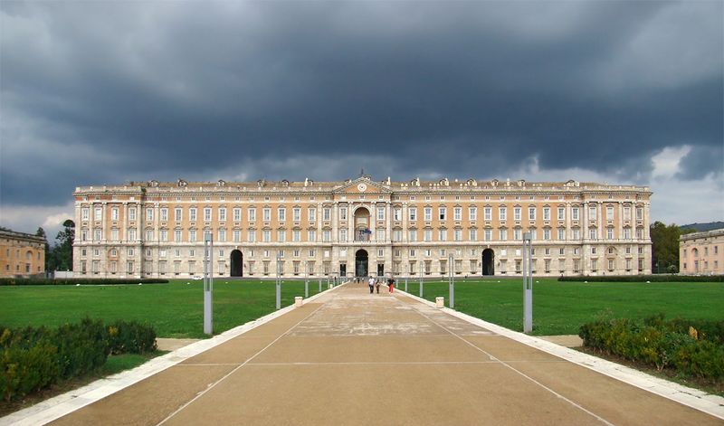 پرونده:Campania Caserta2 tango7174.jpg